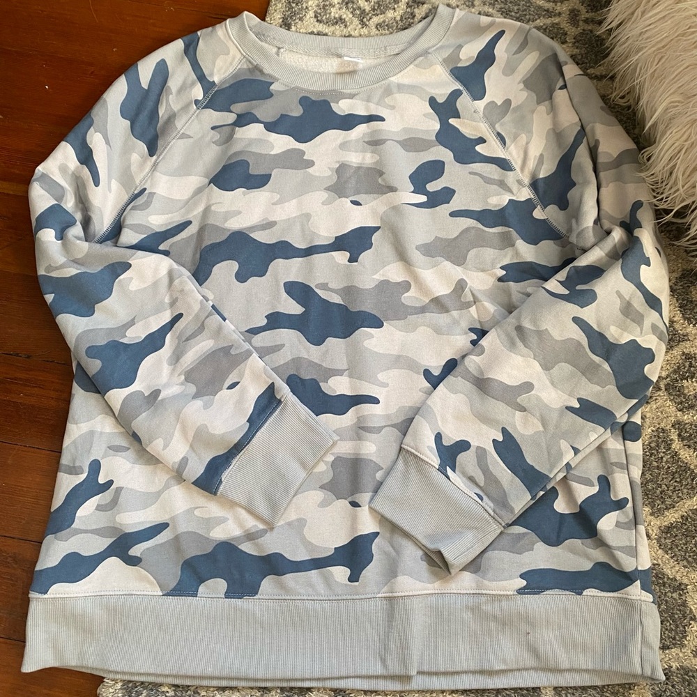 NWOT Blue camo sweatshirt